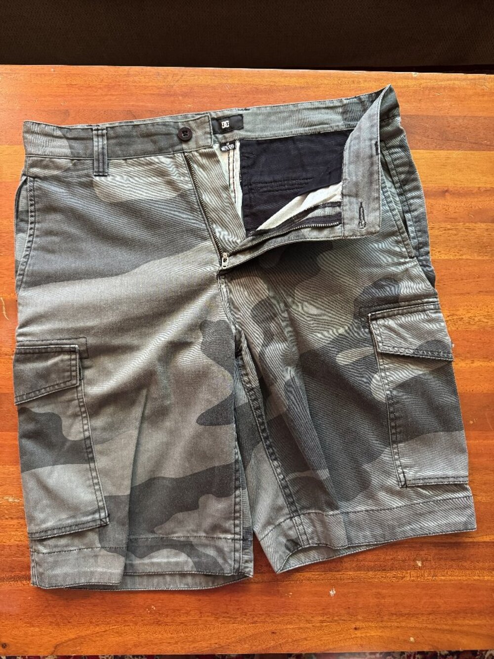 DC Shoes Men's Camo Cargo Shorts Size 32 Gray Black